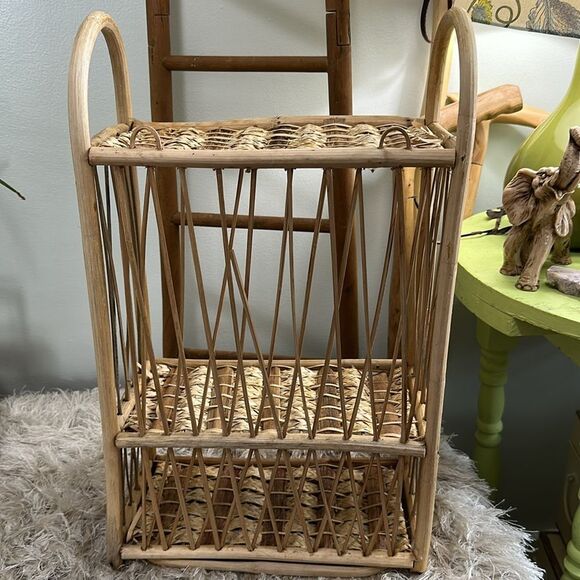 Vtg Lightweight Wicker Rattan Hanging/Sitting Woven Wall Bathroom Accent Shelf - Picture 15 of 17